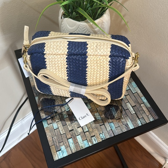 ❤️❤️❤️ Host Pick Clara V. Marisol Woven Leather Crossbody Bag❤️❤️❤️❤️
Clare V. - Picture 10 of 13